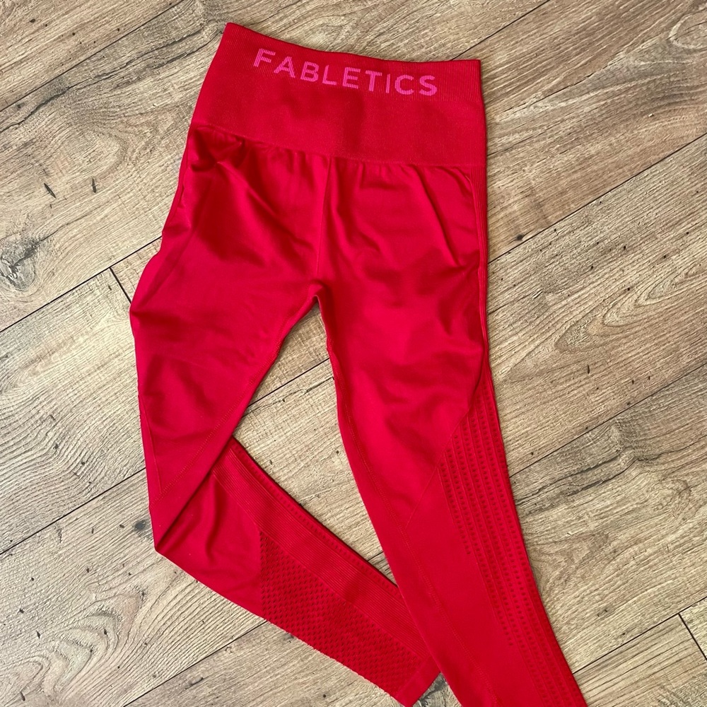 NWT | Fabletics Sync Seamless High-Waisted 7/8 leggings